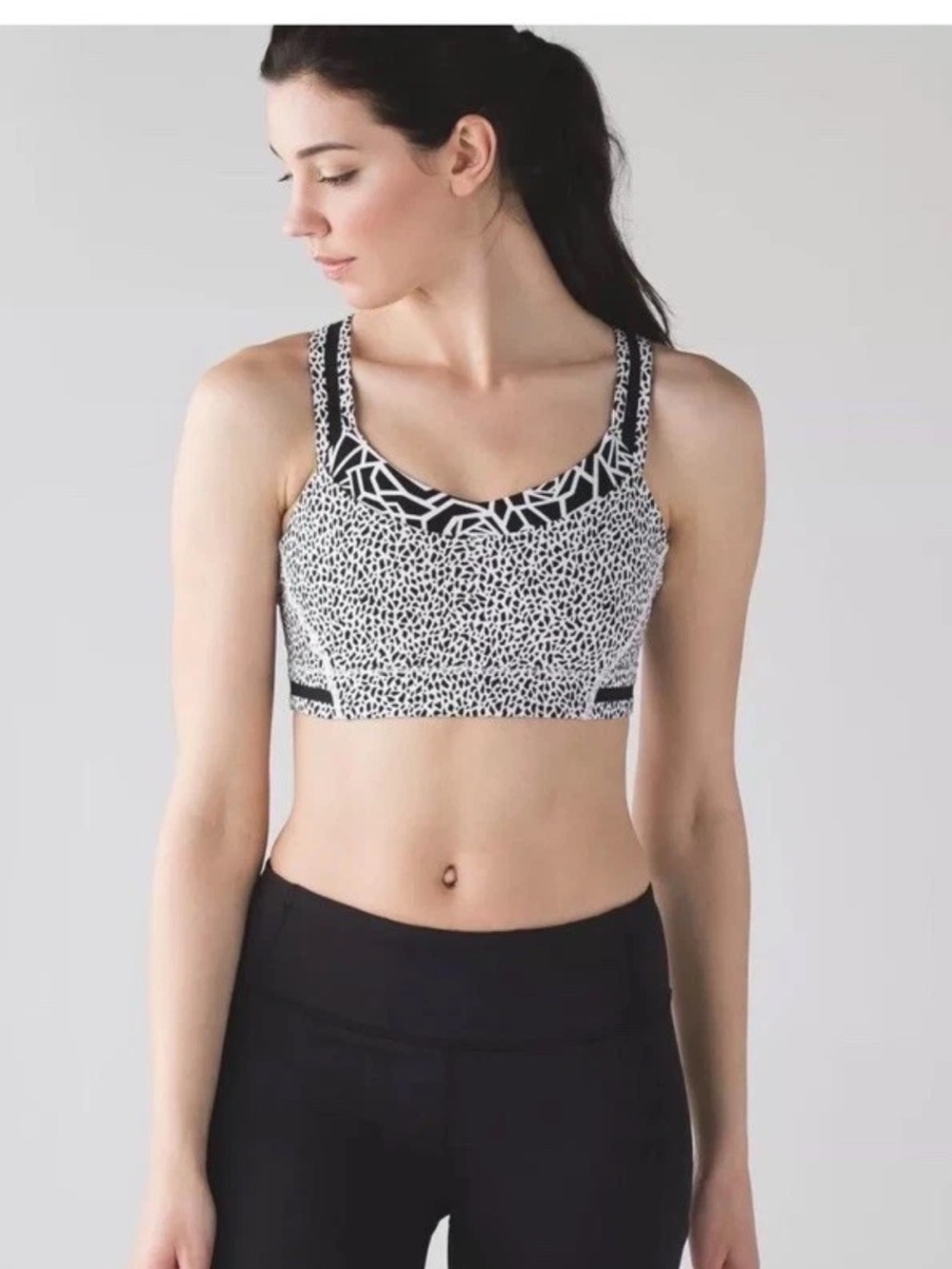 Lululemon Rack Pack Sport Bra in Miss Mosaic White Posey Black Sz 4 EUC